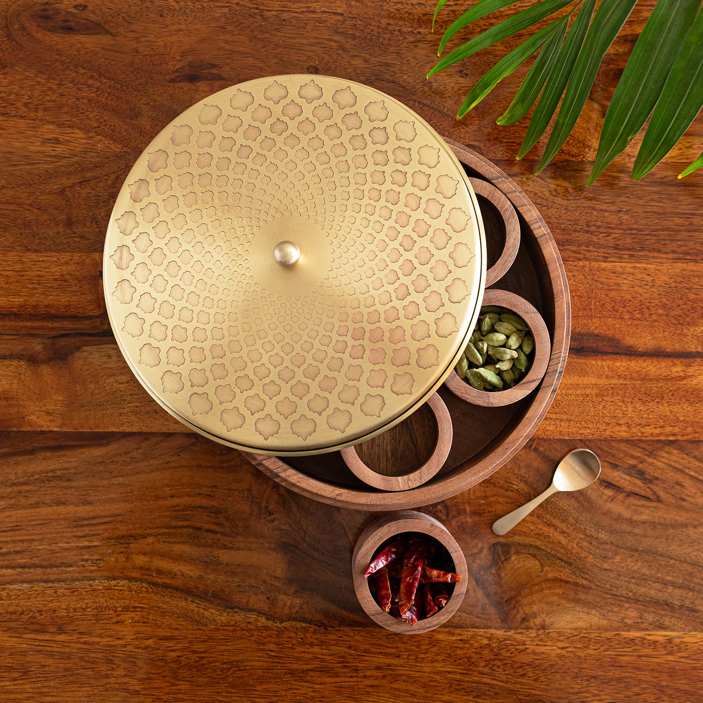 “Mughal Hand-Etched” Spice Box – 7 Brass-Lidded Containers in Acacia Wood (60 ml Each)