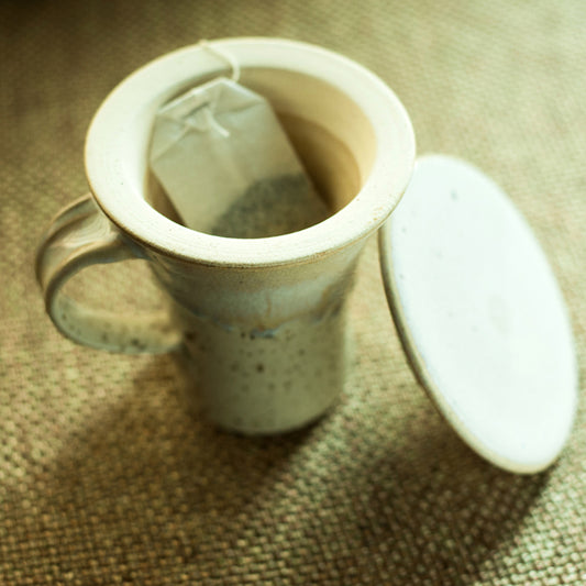 'Cream Glaze Calm' Studio Pottery Green Tea Filter Mug with Lid (280 ML, Ceramic, Handcrafted)
